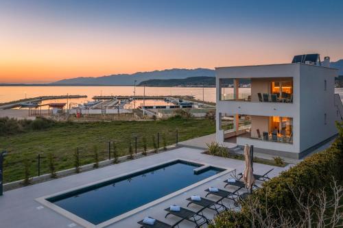 Villa Sunset Bay - amazing view and large heated pool