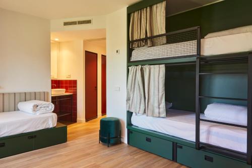 Ein Bett oder Betten in einem Zimmer der Unterkunft LATROUPE Prado Hostel