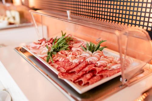 a plate of meat in a glass display case at Fracanzana Hotel in Montebello Vicentino
