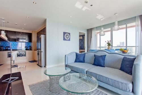 Ruang duduk di Pattaya Seaview l Grande Carribean l Guest Friendly