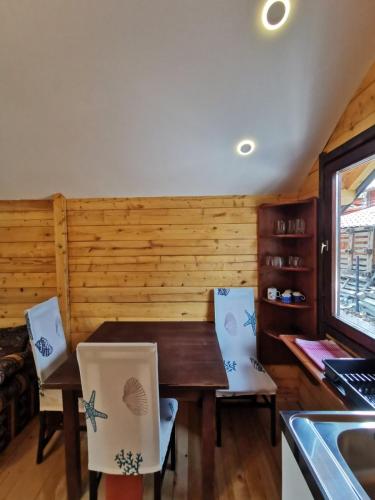 a dining room with a table and two chairs at TRI KOLIBE in Bor