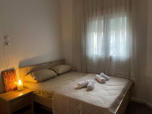 a bedroom with two twin beds and a window at Studio 7 in Thessaloniki