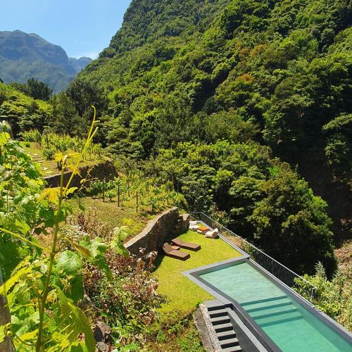 a swimming pool with a view of a mountain at Terrabona Nature & Vineyards in Boaventura