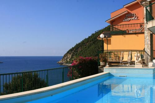 a swimming pool with a view of the ocean at Hotel Leopold in Moneglia