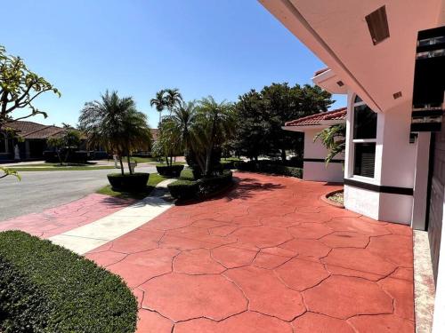 Gallery image of Sunny Getaway: Relaxing Miami Home in Tamiami