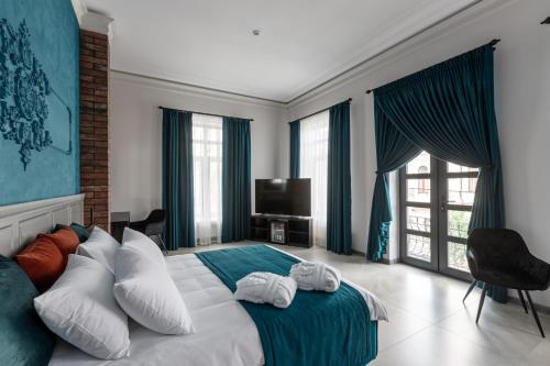 a bedroom with a large bed with towels on it at Richmond Hotel in Chişinău