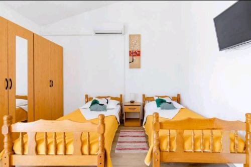 Posteľ alebo postele v izbe v ubytovaní Apartmani Račić