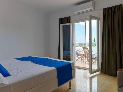 En eller flere senge i et værelse på Luxury White Castle Ibiza