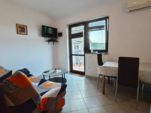 Μια τηλεόραση ή/και κέντρο ψυχαγωγίας στο Apartments Bevanda