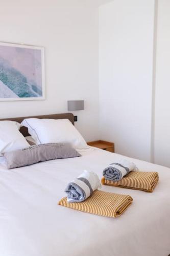 Posteľ alebo postele v izbe v ubytovaní Villa luxe avec piscine et belle vue mer