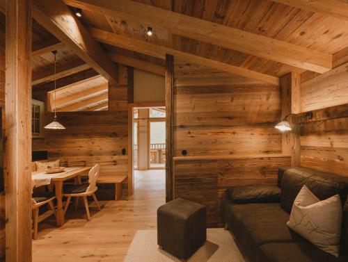 Ein Sitzbereich in der Unterkunft Gletscher-Chalet Stubai