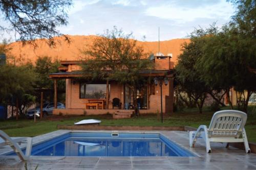 Het zwembad bij of vlak bij Cabaña Flor de Lis