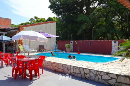 Kolam renang di atau dekat dengan Recanto Pousada JU&JU com piscina COMPARTILHADA