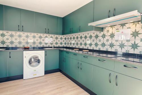 Η κουζίνα ή μικρή κουζίνα στο Charming Nerja Hostel