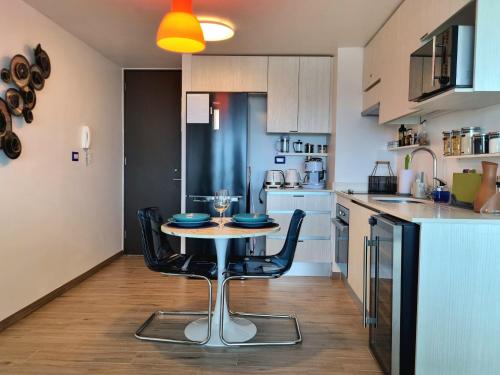 a kitchen with a table and chairs in a kitchen at Espectacular vista Antofagasta-SOLO ADULTOS in Antofagasta