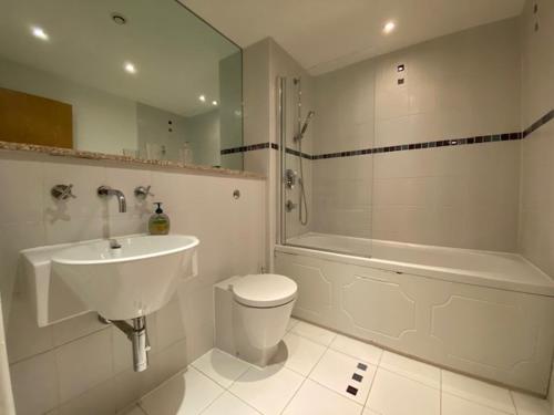 a bathroom with a sink and a toilet and a shower at Superb 1 Bedroom Serviced Apartment In City Centre in Birmingham
