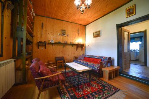 a living room with a couch and a table at Medjedovica Brdo Godovik in Godovik