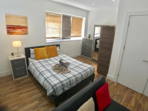 a bedroom with a bed and a couch at Southwark & Bermondsey nest Penthouse apartment in London