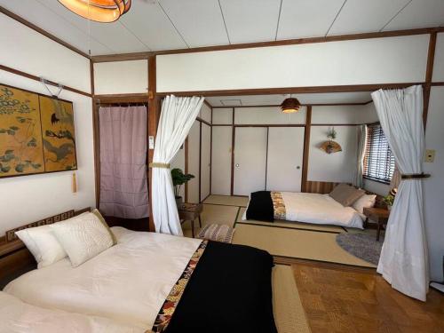A bed or beds in a room at +Zen+Asakusa 8min/4pax/Direct access to 2 Airports