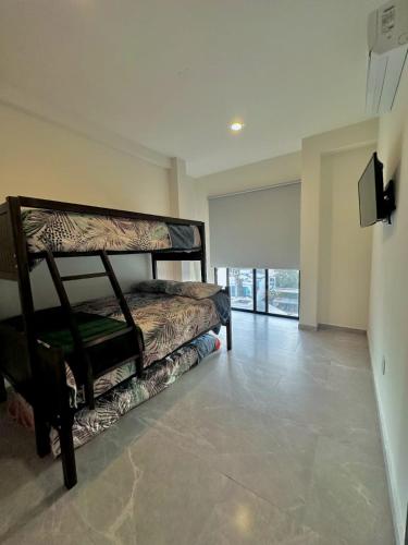 a bedroom with a bed in the middle of a room at Torre Q Mazatlán - Departamento cerca del malecón de Mazatlán in Mazatlán