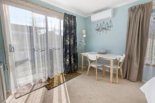 a dining room with a table and a window at La Piccola Casa in Paynesville