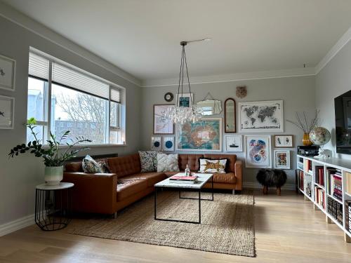 A seating area at Bright and Spacious 4 bedroom apartment in Hlíðar, Reykjavik