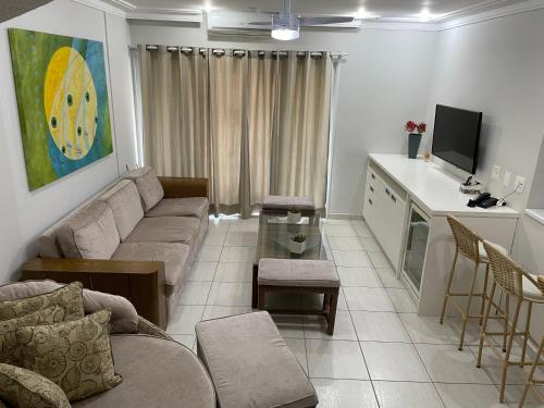 a living room with a couch and a kitchen at Cobertura Ilha da Madeira in Riviera de São Lourenço