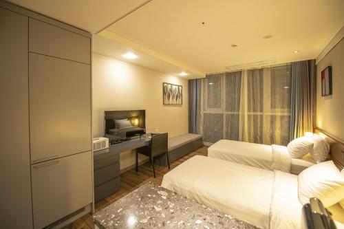 Postel nebo postele na pokoji v ubytování J One Hotel Cheongju