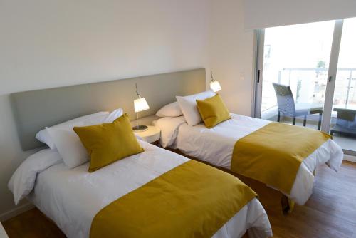 Una cama o camas en una habitación de Mérit Montevideo Apart & Suites