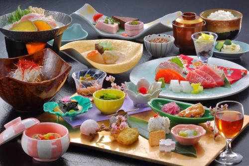 旅館の敷地内または近くでの食事または食べ物