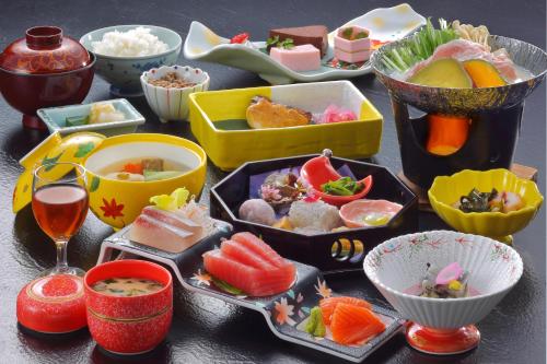 旅館の敷地内または近くでの食事または食べ物