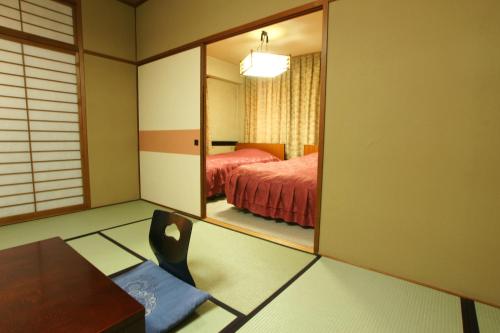 เตียงในห้องที่ Imakuni Ryokan