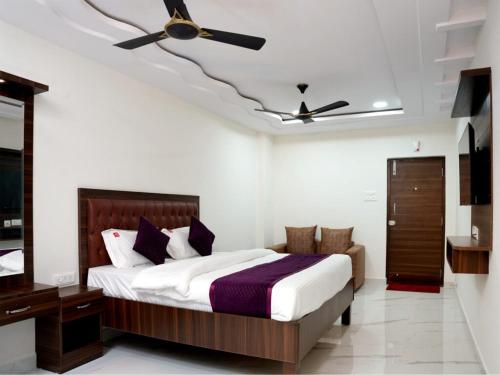 a bedroom with a bed with a ceiling fan at UNIQUE HOMESTAYS in Kondapur