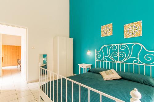 Posteľ alebo postele v izbe v ubytovaní Sicula Home Few Minutes to Sea - Happy Rentals