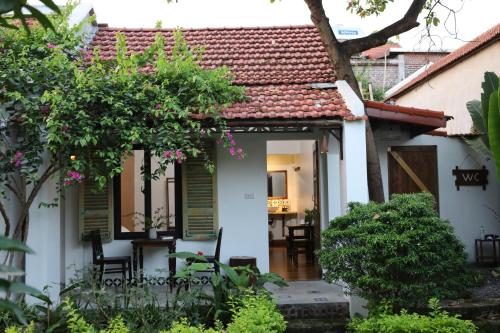 a house with white walls and a red roof at Thom's House in Ninh Binh