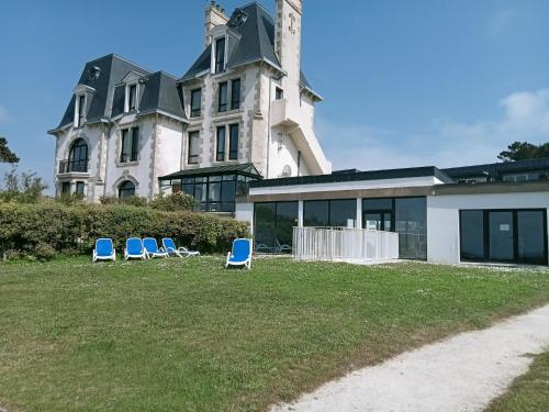 Κήπος έξω από το Domaine des roches jaunes T2 PLOUGASNOU