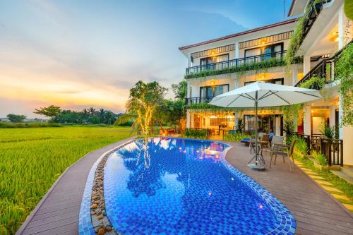 Bazén v ubytování Sunkised Paddy Hoi An Villa nebo v jeho okolí