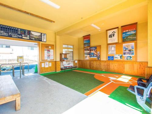 a room with a basketball court on the floor at Nichinankaigan Nango Prince Hotel in Nichinan