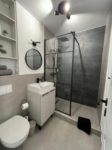 Ένα μπάνιο στο C & A apartments