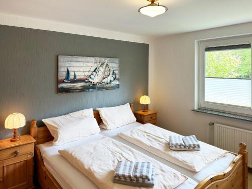 Postel nebo postele na pokoji v ubytování Haus *Üüs Aran* Wohnung Nr. 4