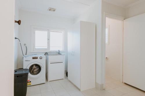Dapur atau dapur kecil di Port Lincoln Escape - 3BR - Close to CBD, Beaches