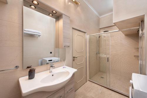 Adelais Luxury City Apartment Rhodes