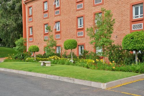 a brick building with a bench in front of it at Road Lodge Randburg in Johannesburg