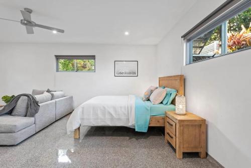 Katil atau katil-katil dalam bilik di Scarborough Beach Break Holidays - Unit 5