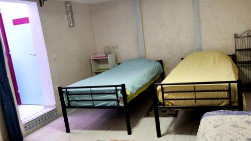 Een bed of bedden in een kamer bij Shared apartment-Appartement en colocation tout confort centre ville