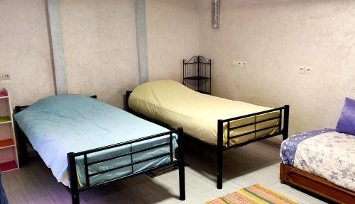 Tempat tidur dalam kamar di Shared apartment-Appartement en colocation tout confort centre ville