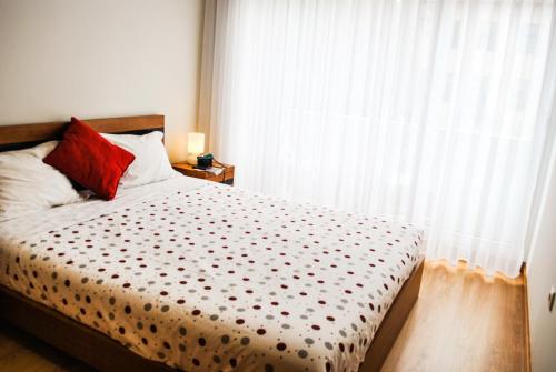 a bedroom with a white bedspread and a white comforter at Apartamentos Portodouro - Santa Catarina in Porto