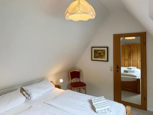 Postel nebo postele na pokoji v ubytování Haus *Üüs Aran* Wohnung Nr. 6