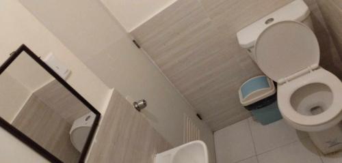 Ванная комната в CheRi Backpackers Hostel
