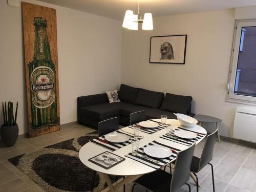 Photo de la galerie de l'établissement Comfortable, cozy, chill, spacious, near CATHEDRAL, à Reims